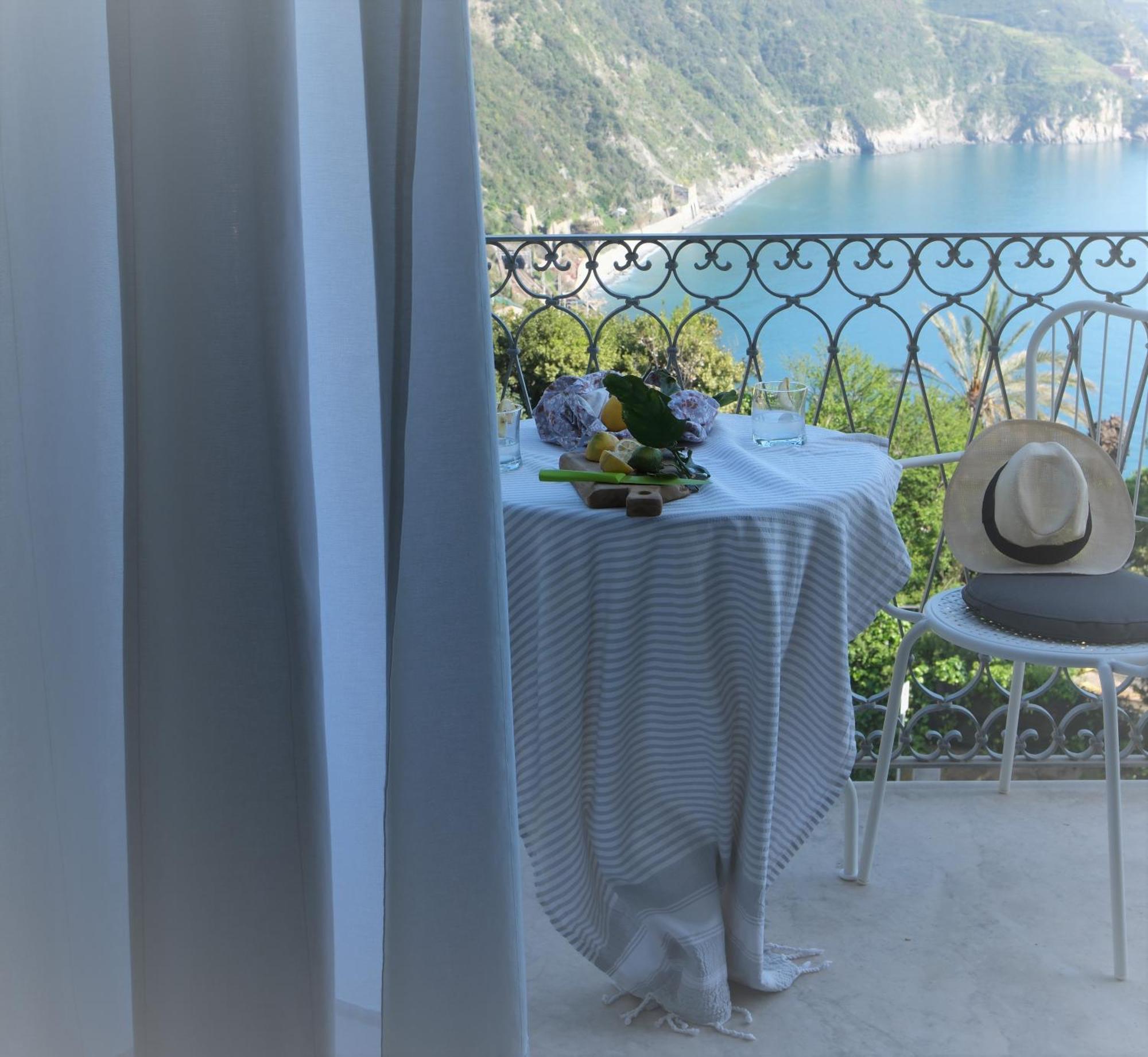 My Place Your Place Corniglia Exterior photo
